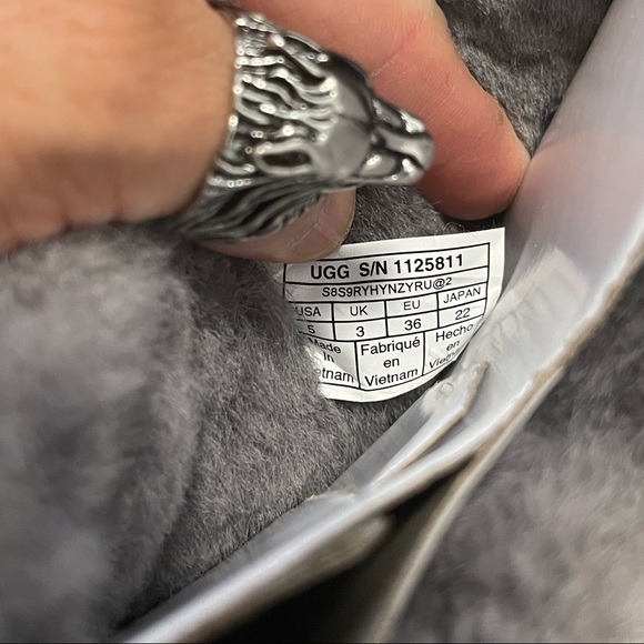 NIB Women’s Size 5(European Size 36) UGG Constantine Ribbon Snow Boots In Grey - Picture 10 of 13